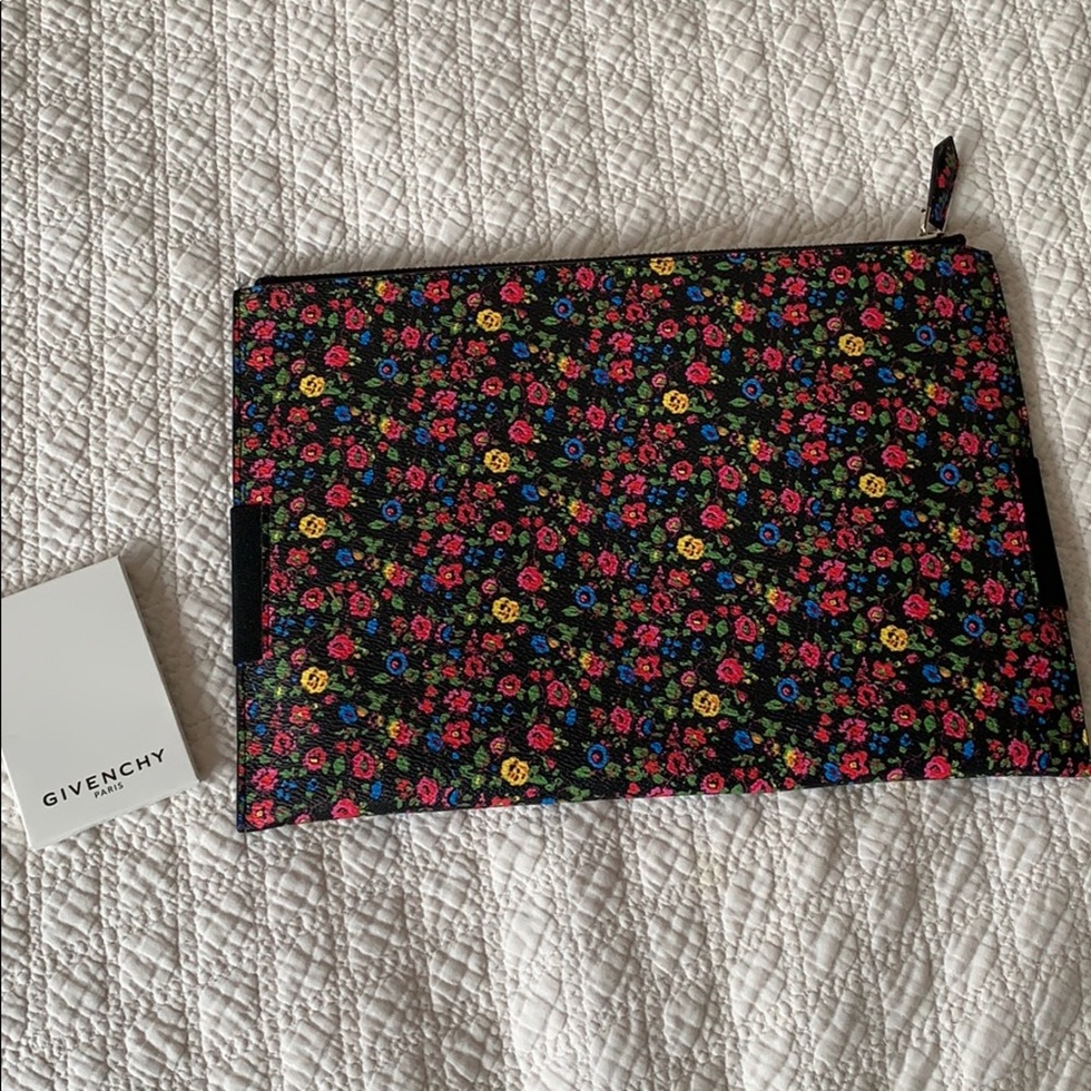 Givenchy Pouch - Picture 3 of 3